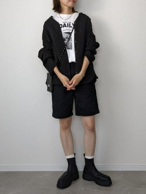 ブラック　コーデ　黒　夏