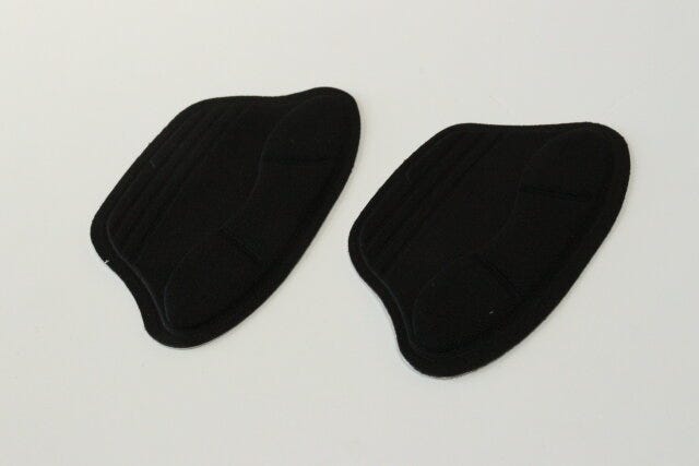 ダイソーの両足入りの抗菌防臭サイズ調整用かかとパッド（薄め）
