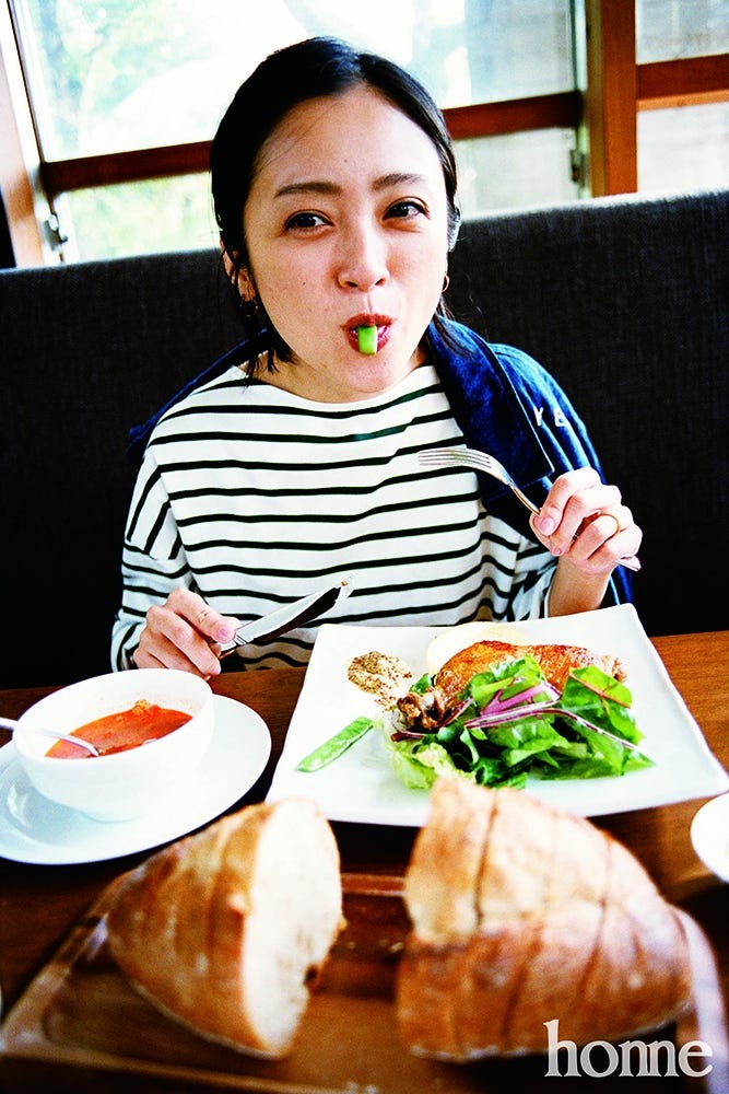 「安達祐実パーソナルマガジンhome(ホーム)」より(写真提供:カエルム)