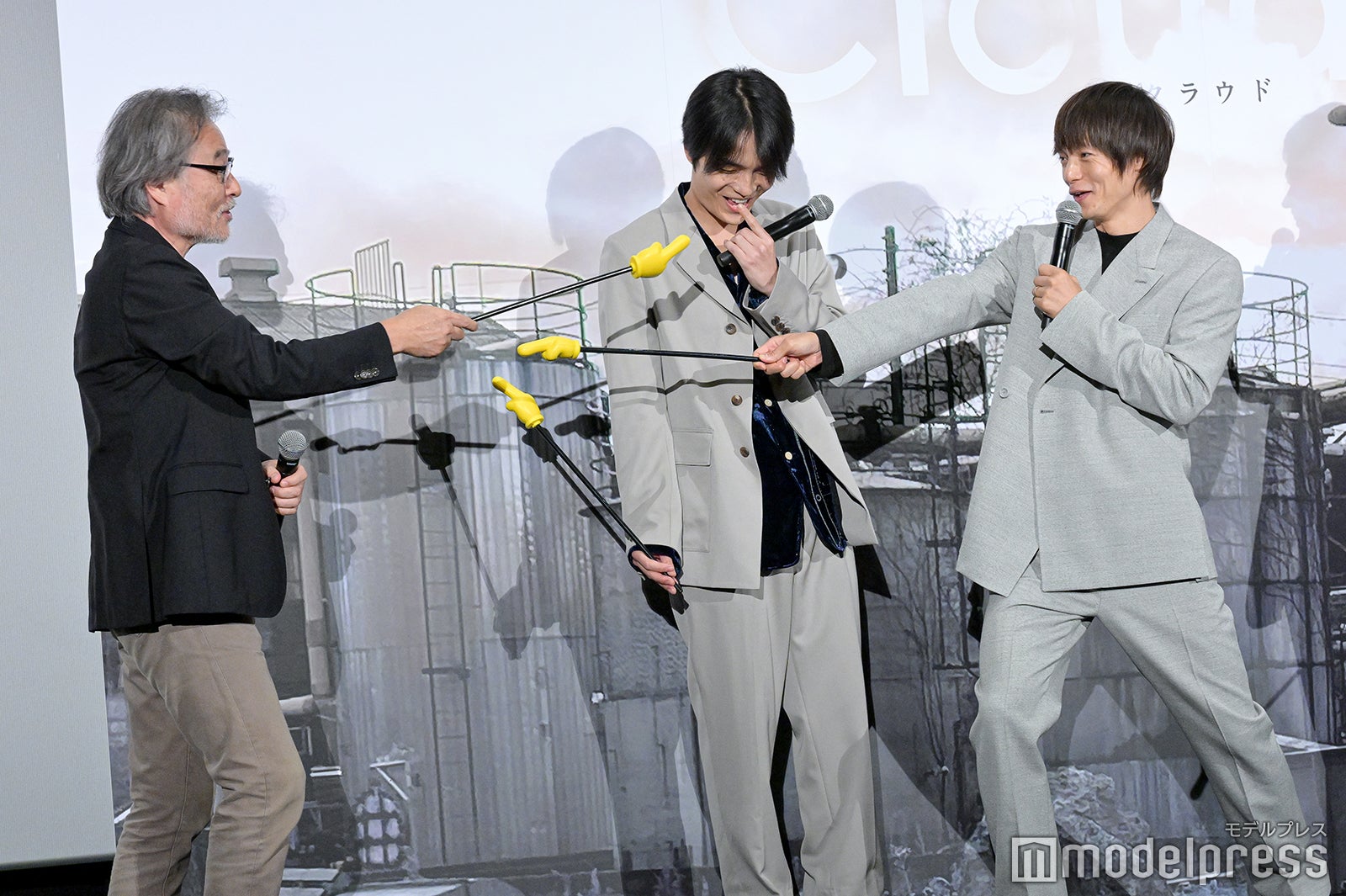 （左から）黒沢清監督、岡山天音、窪田正孝（C）モデルプレス