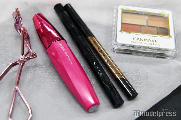 莉子(リコリコ)を作るアイメイクは?(C)モデルプレス