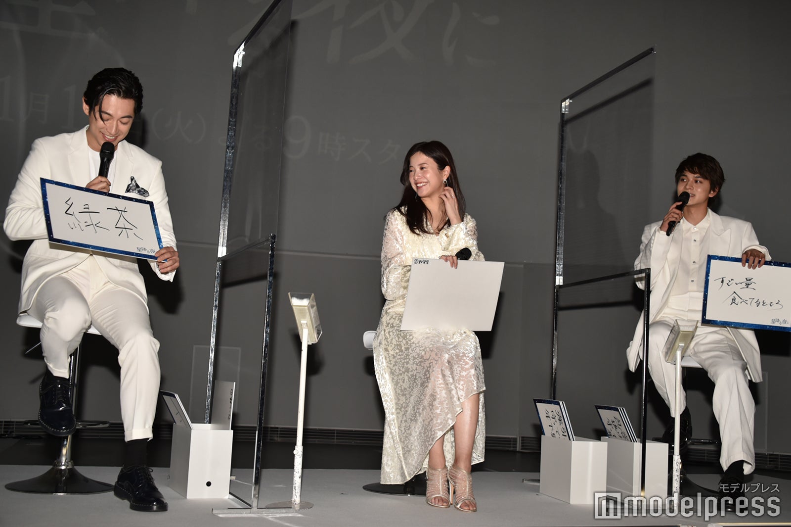 「朝眠くて…」と自身の回答を忘れていたディーン・フジオカ（左） （C）モデルプレス