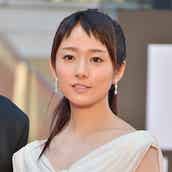 本田翼 しっとり着物姿でレッドカーペットに登場 ばっさースマイル に観客釘付け モデルプレス 本田翼 しっとり着物姿でレッドカーペットに登場 ばっさースマイル に観客釘付け モデルプレス