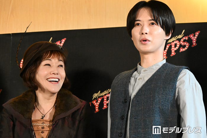 大竹しのぶ、ソロナンバーがかかると背筋が伸びてしまう井上瑞稀(C)モデルプレス