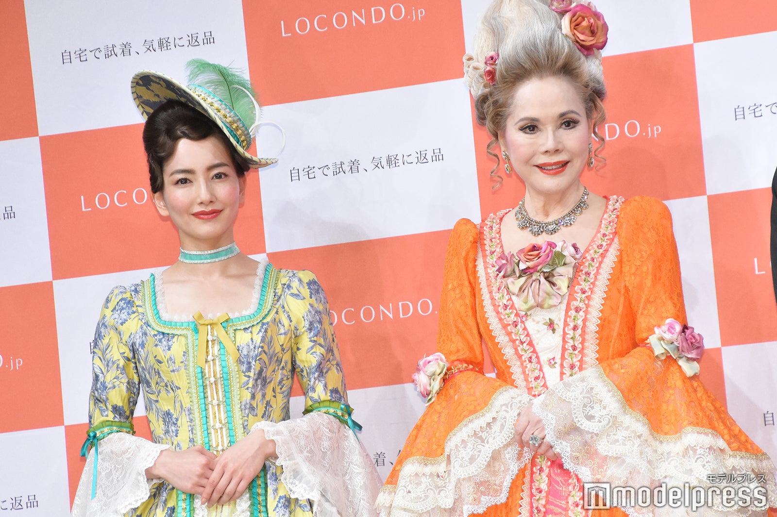 辻元舞、デヴィ夫人（C）モデルプレス