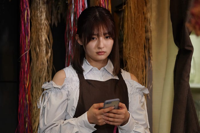 吉川愛「降り積もれ孤独な死よ」第2話より(C)井龍一・伊藤翔太/講談社(C)ytv