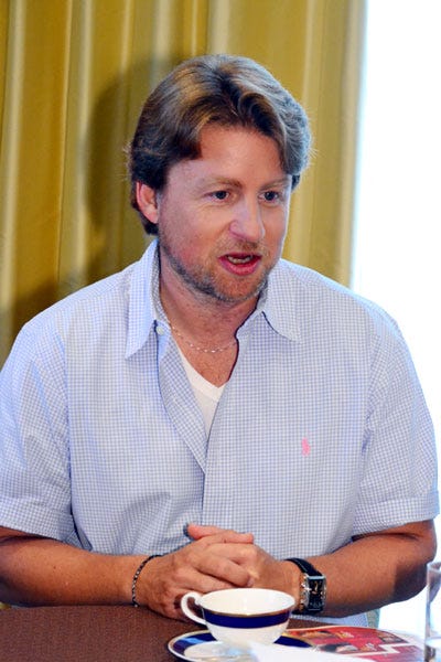 ミカエル・ハフストローム監督