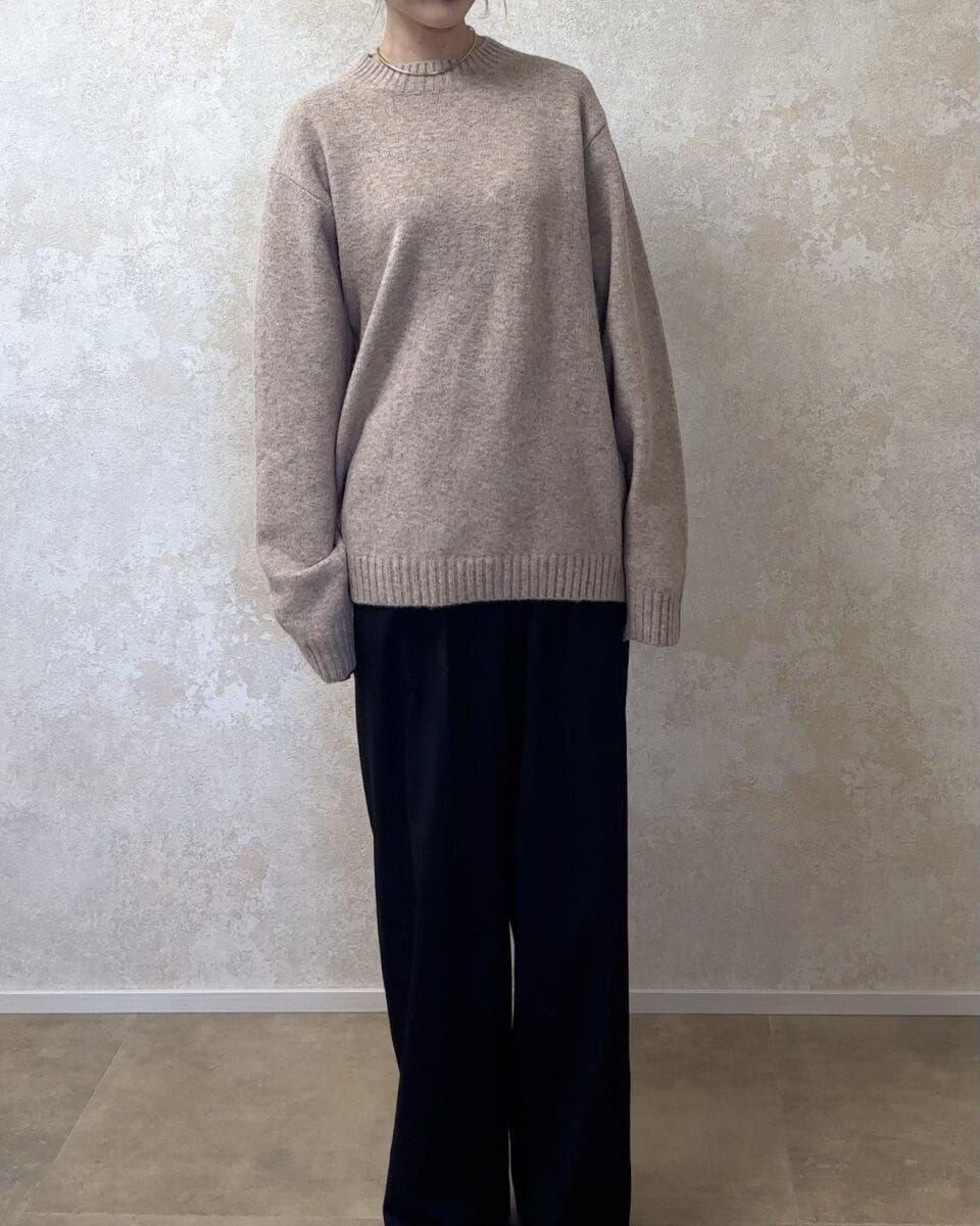 ユニクロスフレヤーンクルーネックセーター　メンズMサイズ着用正面