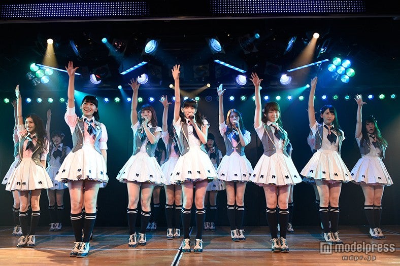 AKB48、新選抜による“特別公演”スタート＜セットリスト＆解説コメント＞