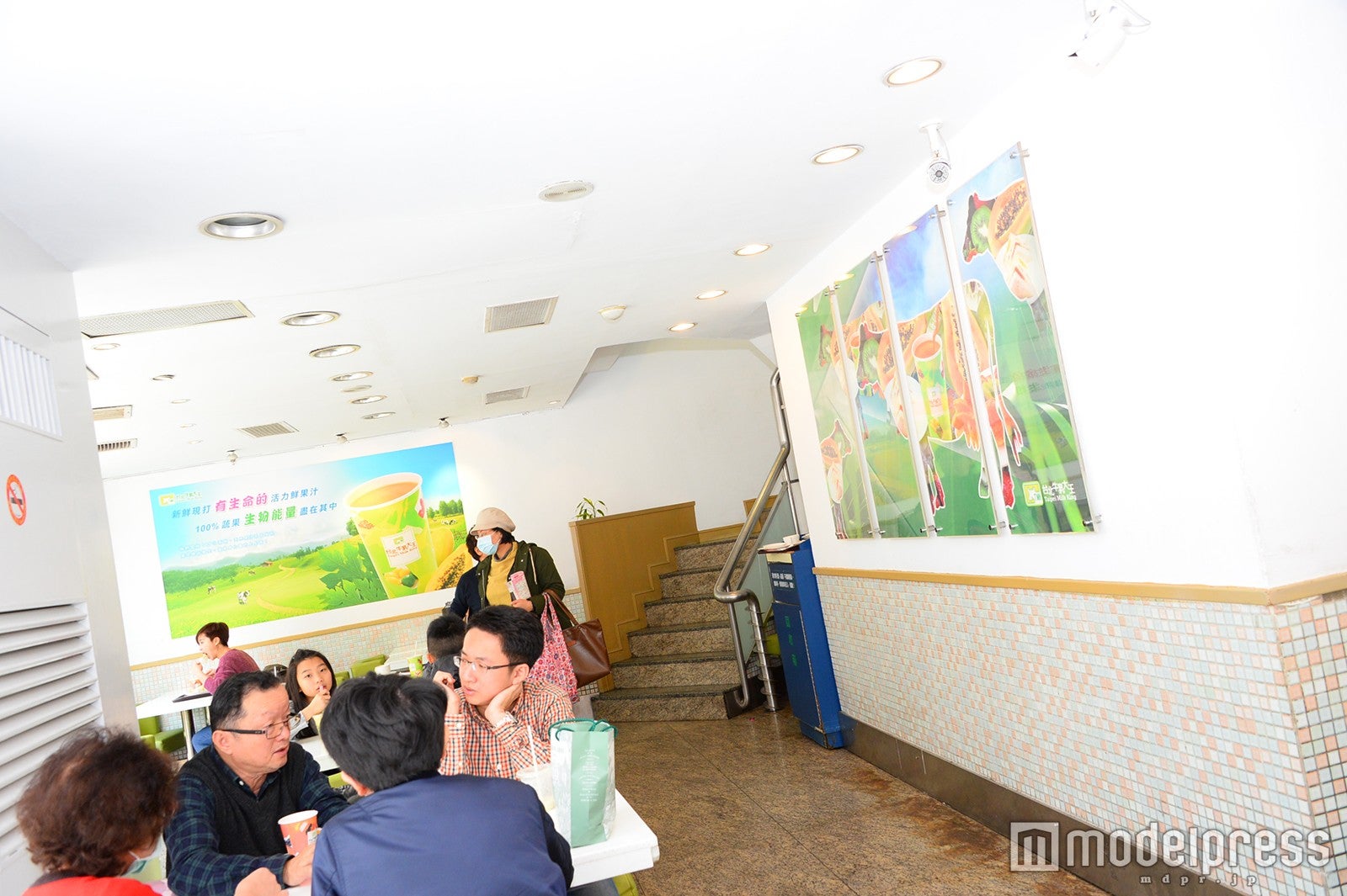 白が基調の清潔な店内（C）モデルプレス