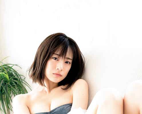 “リケ美女”福岡みなみ、S級美バストの抜群プロポーションで初水着グラビア披露