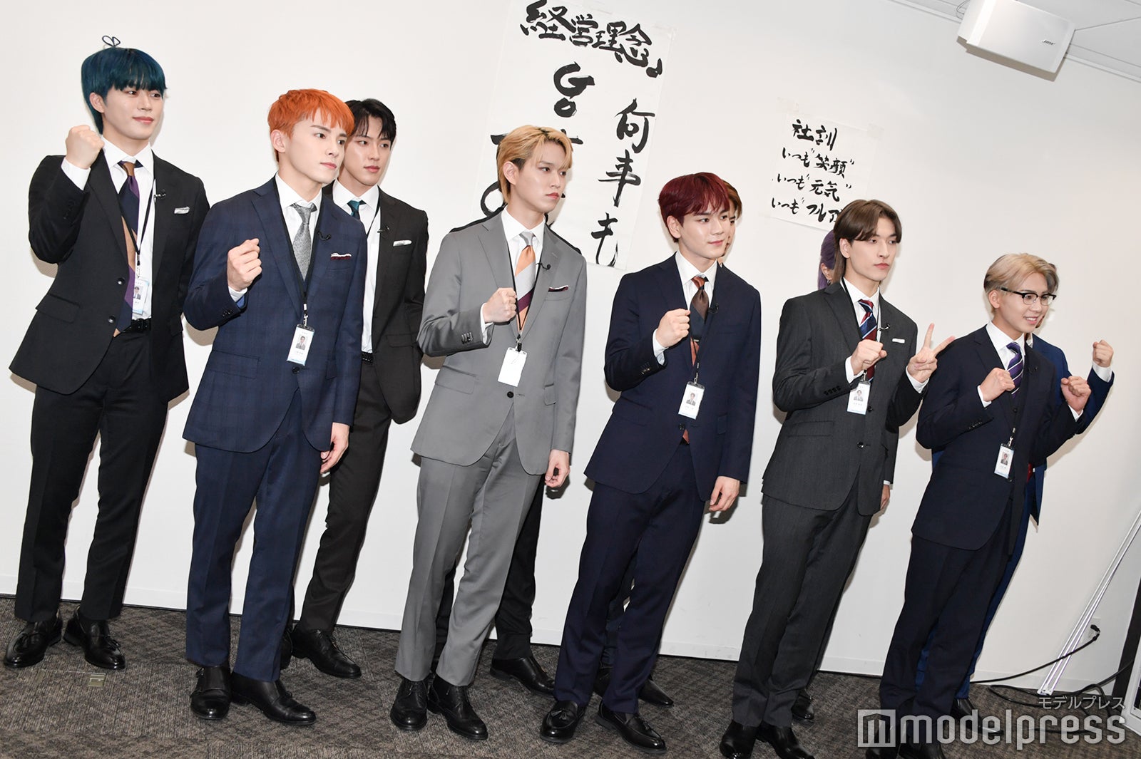 （左から）木全翔也、川西拓実、河野純喜、白岩瑠姫、與那城奨、豆原一成、佐藤景瑚、金城碧海、大平祥生、川尻蓮、鶴房汐恩（C）モデルプレス