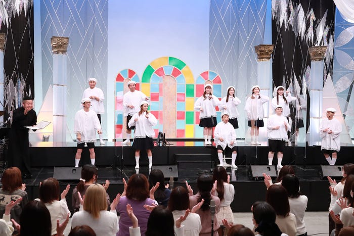 「少年少女合唱隊」コントの様子 (C)フジテレビ