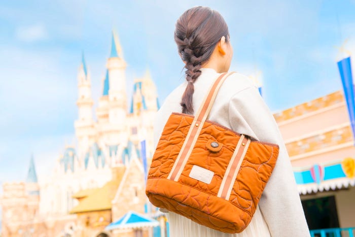 トートバッグ¥21,000(C)Disney