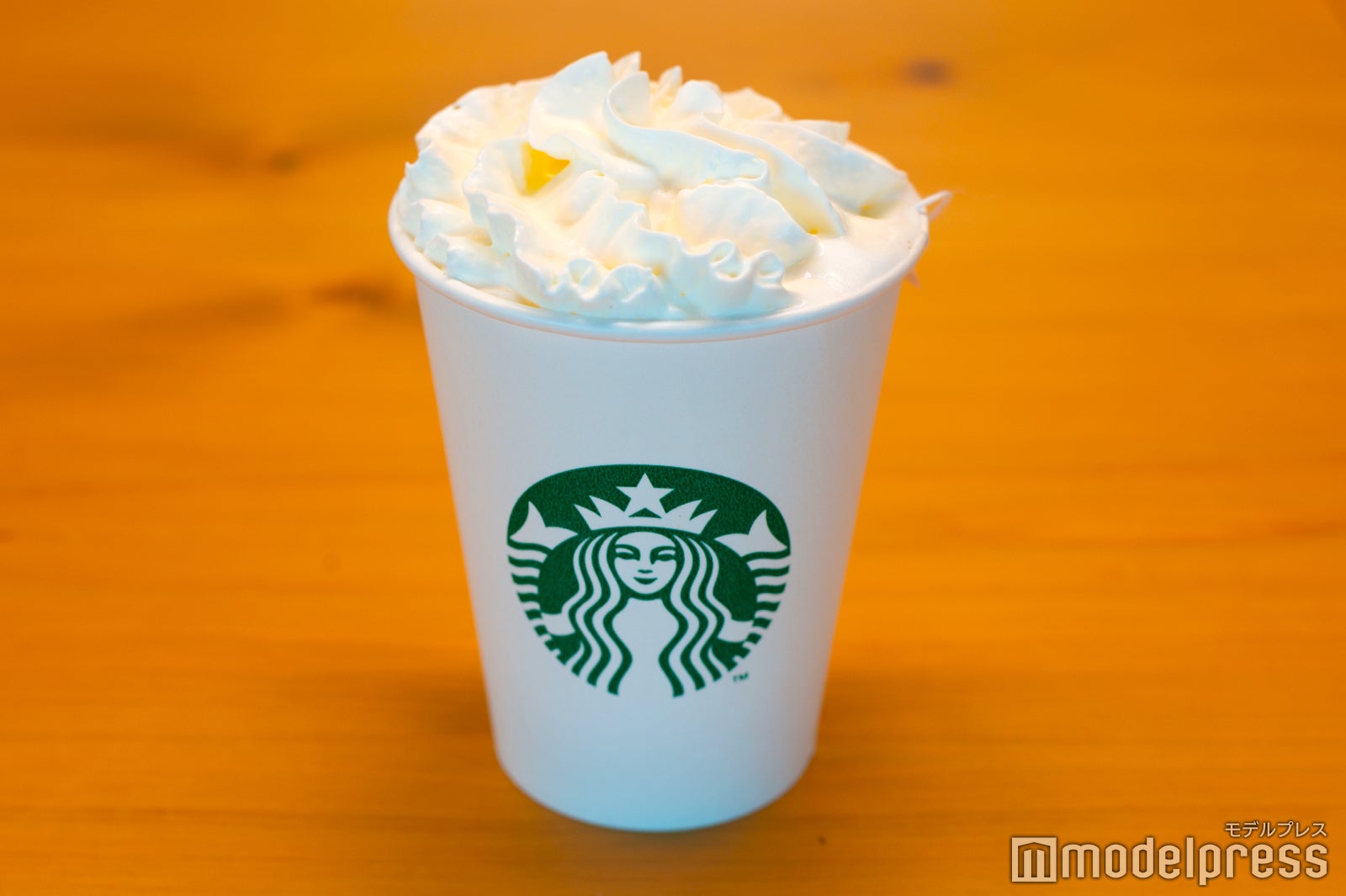 横浜公園店の「カモミールティーラテ＋All Milk＋ハニーホイップ」（C）モデルプレス