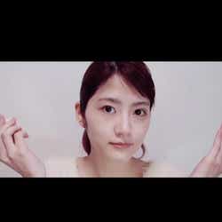 モデルプレス - 若月佑美、すっぴんからアイドルメイクテク紹介に反響「眼福」「需要しかない」