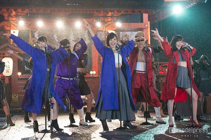 「しぇからしか!」HKT48 feat.氣志團MVのワンシーン(C)AKS