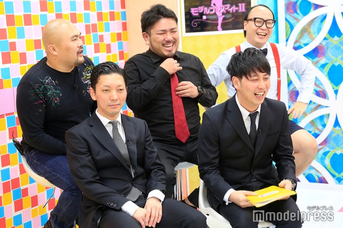 (前列左から)嶋佐和也、屋敷裕政(後列左から)坂井良多、金ちゃん、たかし (C)モデルプレス