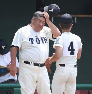 大阪大会で大波乱 センバツ王者の大阪桐蔭が4回戦で敗退 延長タイブレークで同点のスクイズが反則打球に 8強に届かず敗れたのは10年ぶり