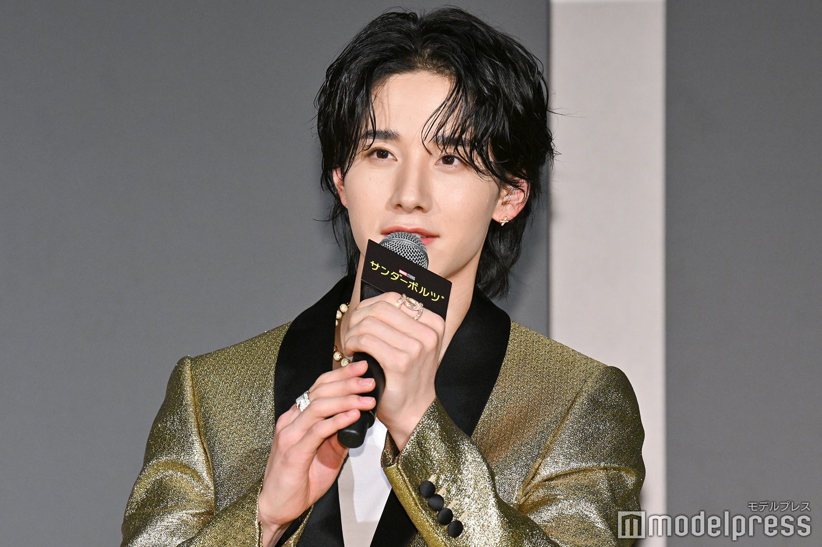 画像5/24) JO1佐藤景瑚、舞台挨拶中に突然タンクトップ姿で