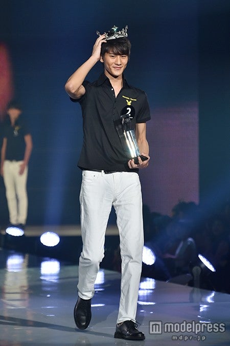 “victoryウォーキング”を披露した鎌田直利さん