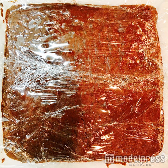 焼きあがったらラップをかけて…/画像提供:柏原歩