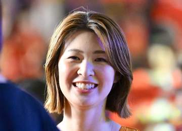 バレー女子 元日本代表のエースが人気司会者と「相合日傘しました」身長差すごっ！恵さんすっぽり 笑顔溢れるオフショット公開