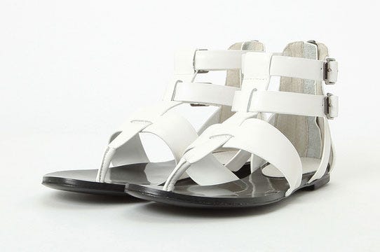 スムースレザートングサンダル「DOUBLE STANDARD CLOTHING」10,400円(税抜)/画像提供:DOUBLE STANDARD CLOTHING Night STORE