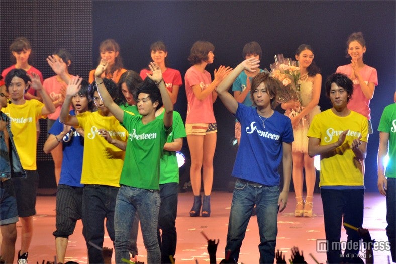 「Seventeen 夏の学園祭2012」の模様