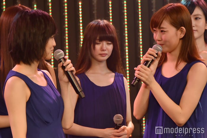 (左から)山本彩、渡辺美優紀(C)モデルプレス