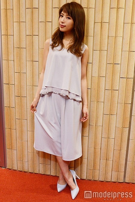Aラインのゆったりシルエット×軽い素材で春のトレンドを先取り！テーマは“風を感じるエアリー感”／くみっきー（C）モデルプレス