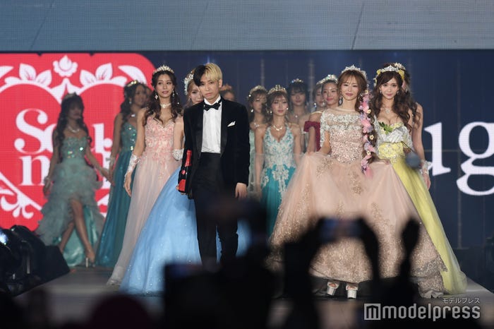 (C)モデルプレス