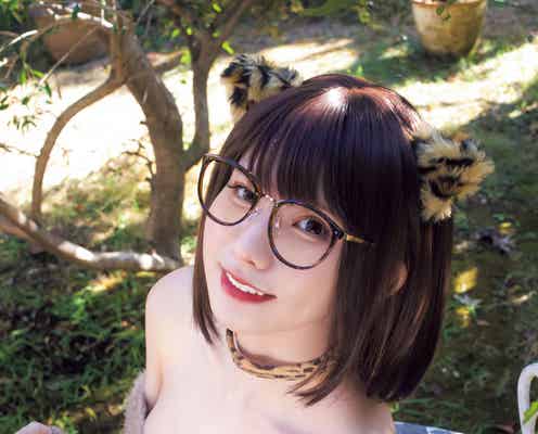 えなこ、胸元セクシーな猫グラビアにドキッ