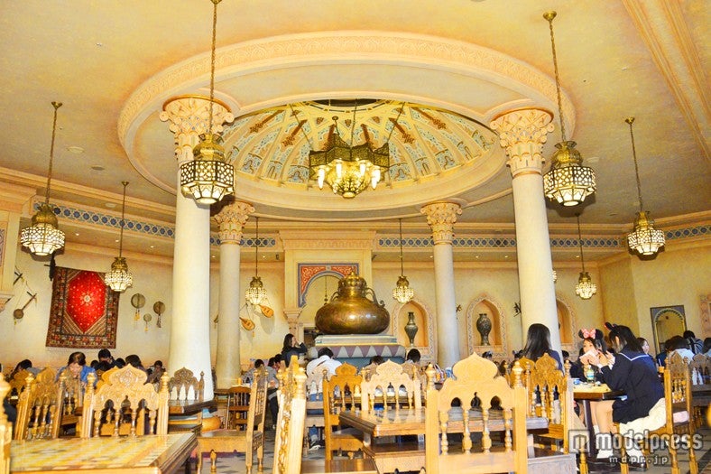 王宮内で食事をしているような気分になれる