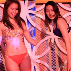 モデルプレス - SEXYバスト&ヒップを大胆披露!美女の生着替えにスタジオ沸く<深夜の生脱ぎトレンド水着チェック>