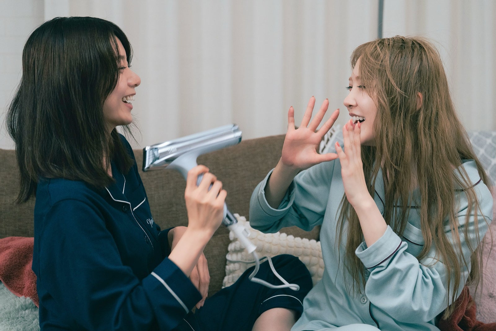 森カンナ、加藤史帆（C）「彩香ちゃんは弘子先輩に恋してる 2nd Stage」製作委員会・MBS／第5話より