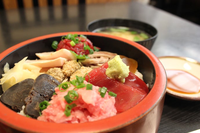 まぐろ三昧丼
