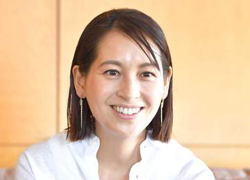 2児ママ青木裕子 人気芸人の夫が出産時に贈った一粒ダイヤを身につけ長男卒業式「本人すっかり忘れてた…」