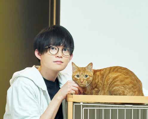 松丸亮吾、初の写真集決定 愛猫との2ショット含む貴重な“素顔”披露