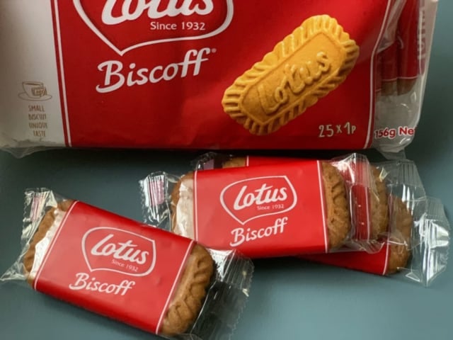 カルディ　オリジナルカラメルビスケット 個包装パッケージ写真