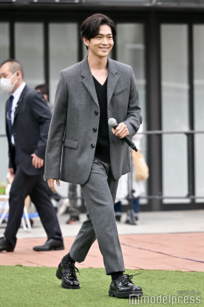 サプライズで登場する松下洸平(C)モデルプレス