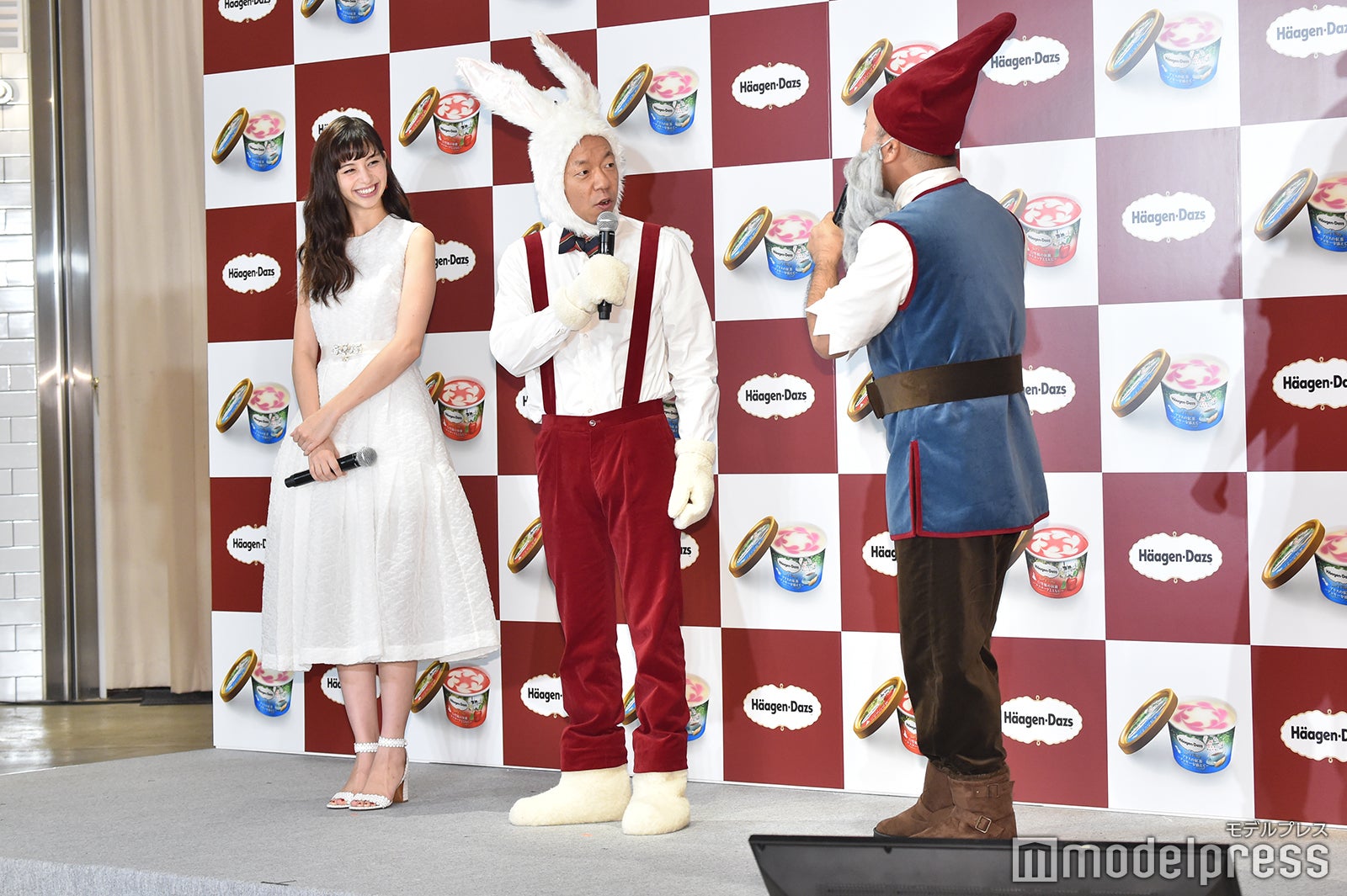 中条あやみ、小峠英二、西村瑞樹（C）モデルプレス