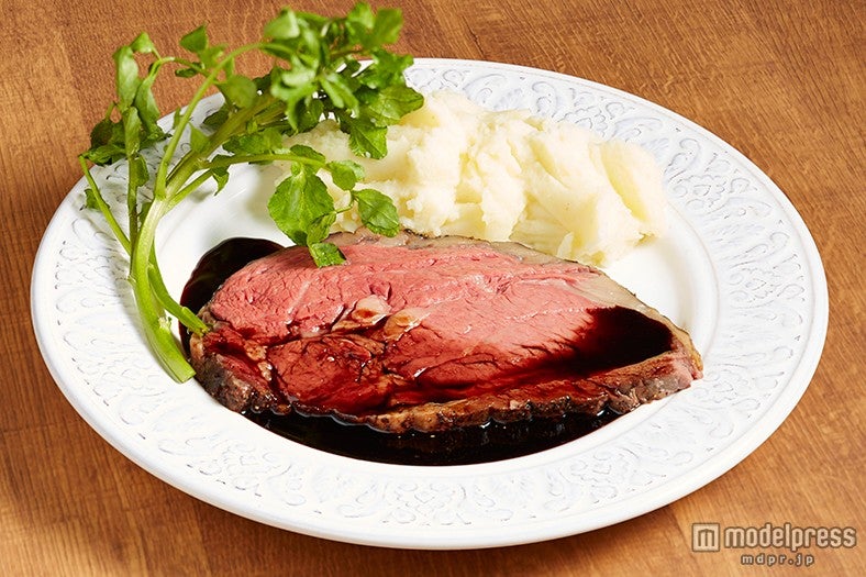 肉好き女子必見、原宿のお洒落ダイナーで味わう極上プライムリブ