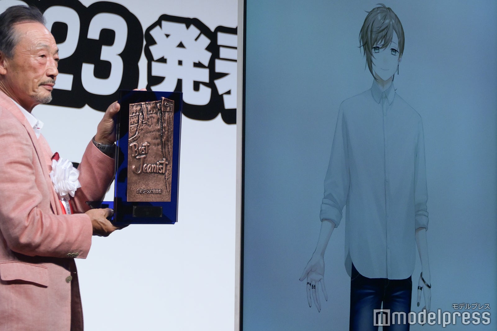 モニターで登壇した叶（C）モデルプレス