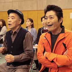 （左から）柄本明、安田顕「未来への10カウント」第4話より（C）テレビ朝日