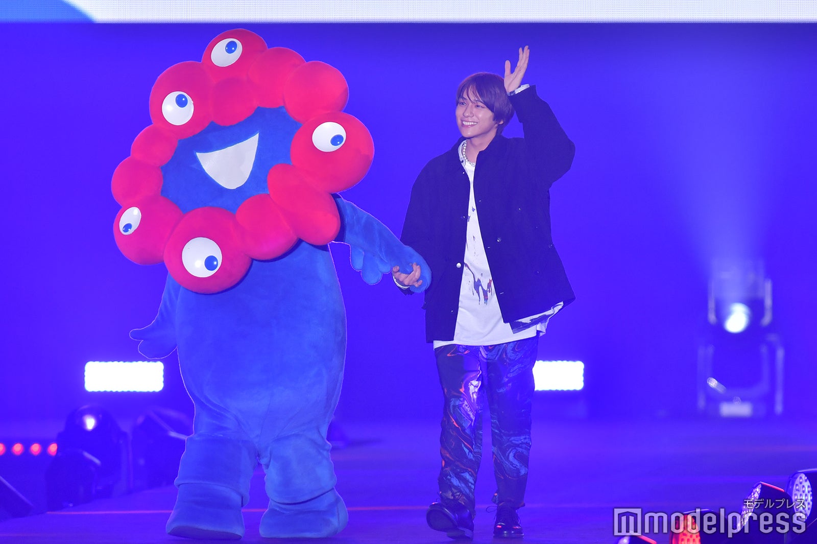 ミャクミャク、山下幸輝（C）モデルプレス