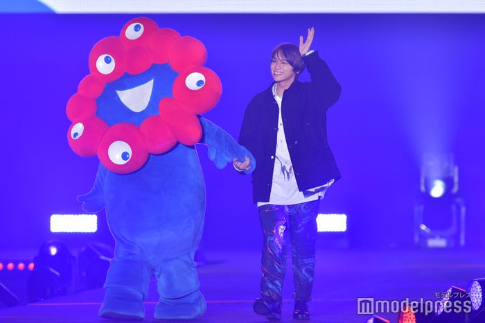 ミャクミャク、山下幸輝(C)モデルプレス