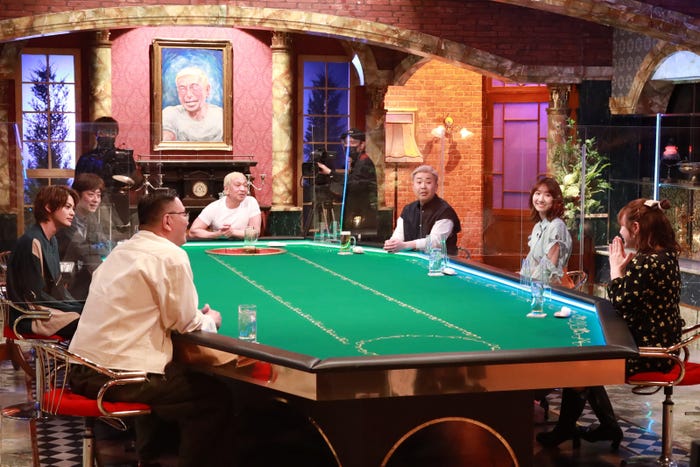 (左手前から時計回りに)長谷川忍、神尾楓珠、後藤輝基、松本人志、岩尾望、柏木由紀、村重杏奈(C)フジテレビ