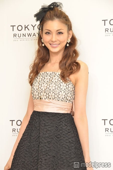 ＜速報＞押切もえ、ガーリーミニドレスで美脚ウォーキング