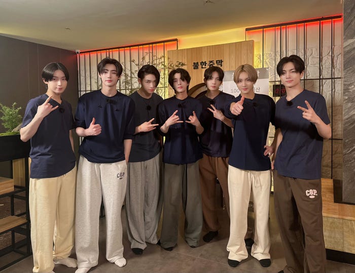 「ENHYPENのかっこいいを独占させていただきます」(P)&(C) BELIFT LAB Inc.